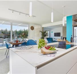 3 bedroom villa with infinity pool, jacuzzi & sauna, Castellammare del Golfo, sleeps 6